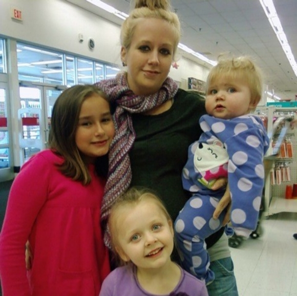 Meet your Posher, Stacey - Picture 2 of 2